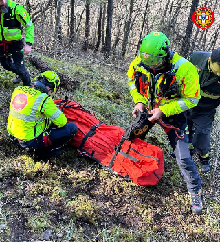 Castel Trosino - Cade nei boschi dalla mountain bike, elitrasportato a Torrette